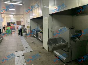 學(xué)校后廚使用《XZ-KP285砍排機(jī)》砍豬大排，技術(shù)師傅親自上門(mén)調(diào)試指導(dǎo)